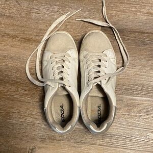 Soda Beige Low-Top Lace-Up Sneakers
